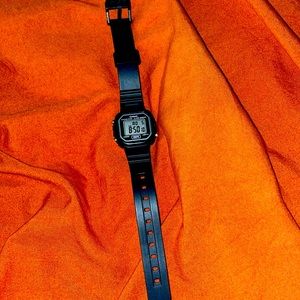 Casio Unisex LA20WH Classic Digital Watch Alarm Date Stopwatch WR 30M